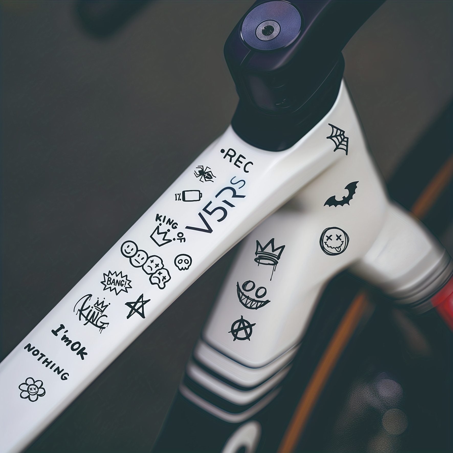 1セット グラフィティアニメーション シンプルデコレーション - Cycling Gear Storage Rack のレビューと価格